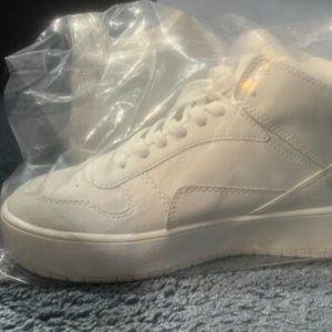 White High-Top Sneakers- Stradivarius, Mens Size 10 (No Box Included)- Brand New